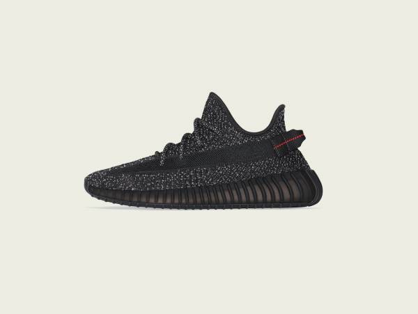アディダス + カニエ・ウエストのスニーカー「YEEZY BOOST」“光を反射する”新色