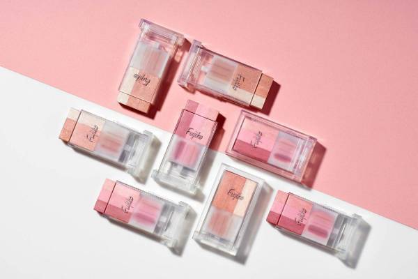 3色グラデの「フジコ チョークチーク」ひと塗りでツヤ＆血色プラスで“チーク上手”に