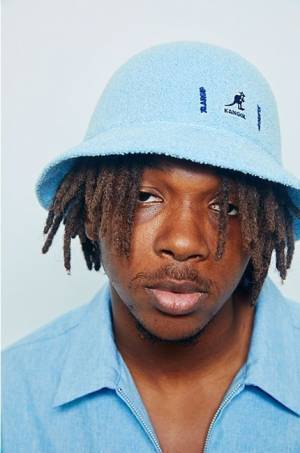 XLARGE×カンゴール、定番“ベル型”ハット「バミューダ カジュアル」をブラック&ブルーで