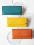 土屋鞄製造所の新革小物シリーズ「クーシェ」“自然”から着想した鮮やかな彩りの財布4型