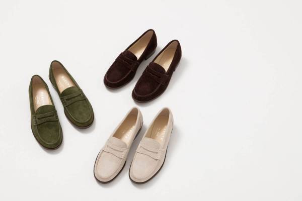 サロン アダム エ ロペの“秋色”スエードローファー、学生靴のハルタとコラボ