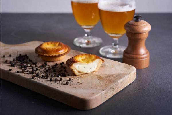 焼きたてチーズタルト専門店「ベイク」初のセイボリーシリーズ「ブラックペッパーチーズタルト」