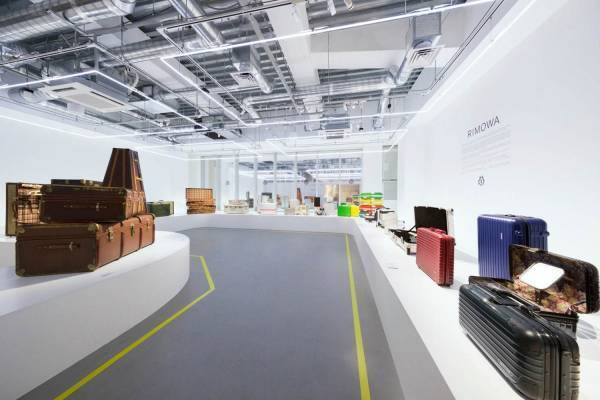 リモワの“スーツケース”展示会、1900年代の木製ヴィンテージスーツケースなどが集結
