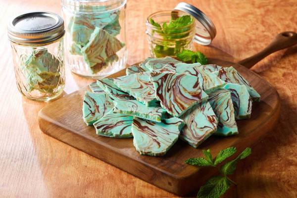 メリーチョコレート夏季限定「ミント キャンディ イン」パチパチはじけるキャンディ入りミントチョコ