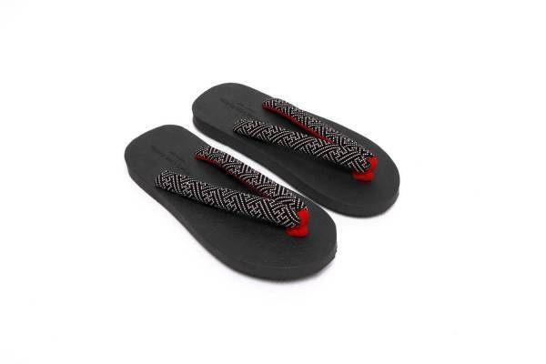 “鼻緒シューズ”の「ホールラブキョウト」限定ショップが京都で、サンダル“鼻緒ビーチ”も