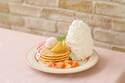 エッグスンシングス限定“桃尽くし”パンケーキ、白桃×ヨーグルトソースの爽やかな味わい