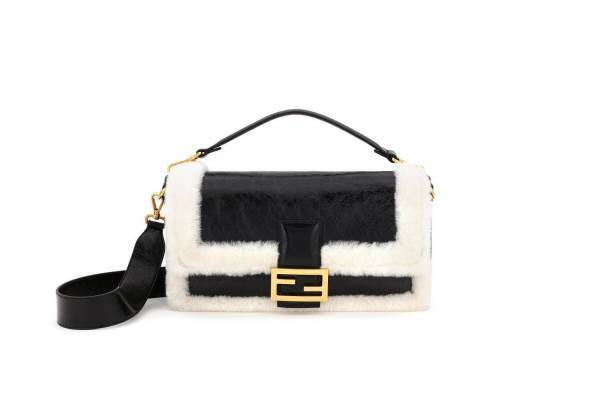 フェンディのアイコンバッグ「バゲット」に“シープファー”の新作、FFロゴやラムレザーとのコンビ