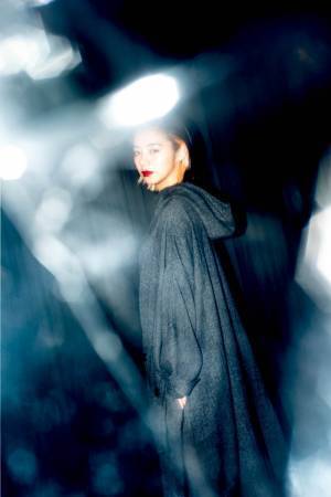 ヨウジヤマモトGround Y19年秋冬、変形できるジップ付きシャツや白ステッチ入りラップコート