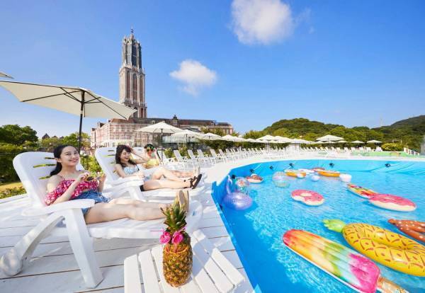 ハウステンボス「水の王国」日本最大級の海上アトラクションや幻想的なナイトプールなど