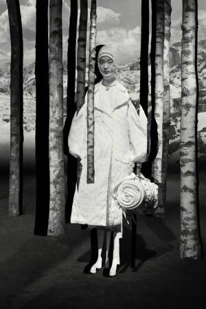 4 モンクレール シモーン・ロシャ 19年秋冬、パールやフラワーモチーフを配したダウン&amp;ドレスなど