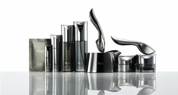 マドンナプロデュースのスキンケアMDNA SKIN×モスキーノ、人気コスメとコラボポーチが1つに