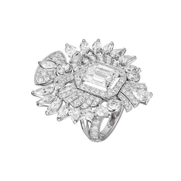 シャネルのハイジュエリー「ル パリ リュス ドゥ シャネル」ロシアから着想、ダイヤモンドの双頭の鷲