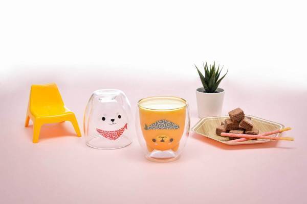 「唐草しばグラス」ドリンクを注ぐと“動物が顔を出す”グッドグラスの新作