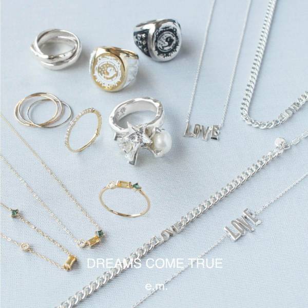 イー・エムからドリカム30周年を祝う限定ジュエリー、ダイヤ30粒のリングや“LOVE”ネックレス