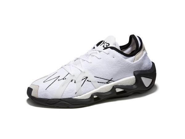 Y-3新作スニーカー、内側が見える変形ソール×山本耀司シグニチャーの刺繍入りアッパー