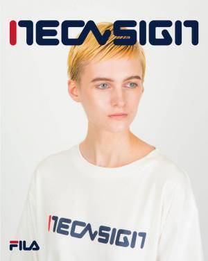 ネオンサイン×フィラのコラボTシャツやブルゾン、“海賊版”デザインのロゴを配して