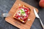 食パン専門店×コーヒースタンド「レブレッソ」“桃1/2個”使った夏季限定トースト発売