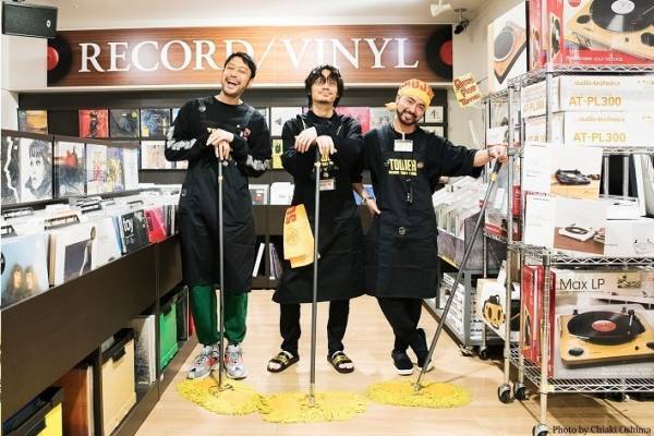 山田孝之・綾野剛・内田朝陽のバンド「THE XXXXXX」展示会が大阪に巡回、ライブ写真や新作グッズ