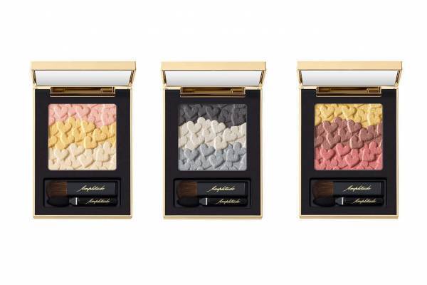 アンプリチュードのクリスマス限定アイシャドウ、ハートが連なる“キラキラ”グラデーションカラー