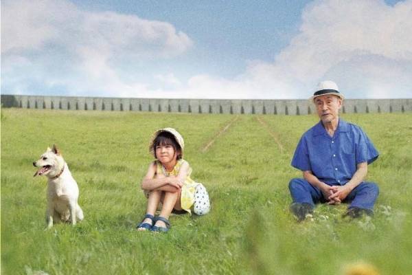 映画『駅までの道をおしえて』大切な存在を失った少女と老人の交流がもたらす奇跡