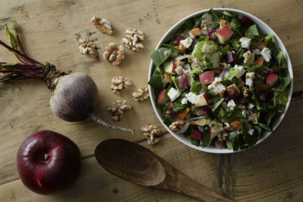 チョップドサラダ専門店「チョップドサラダデイズ」名古屋に、カスタムサラダを片手で楽しむブリトーなど