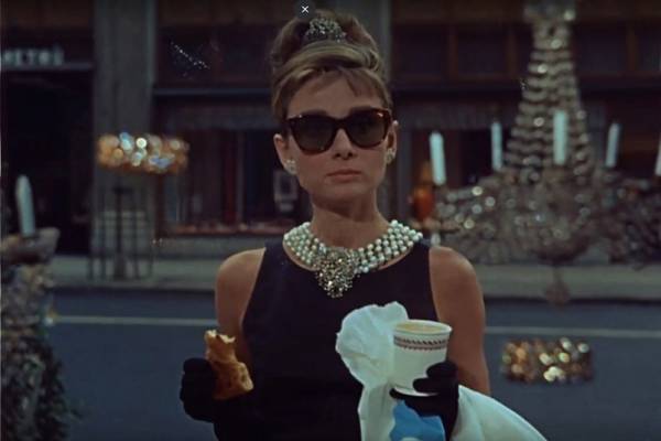 映画『ティファニーで朝食を』シネマコンサートが東京国際フォーラムで、オーケストラの生演奏と共に鑑賞