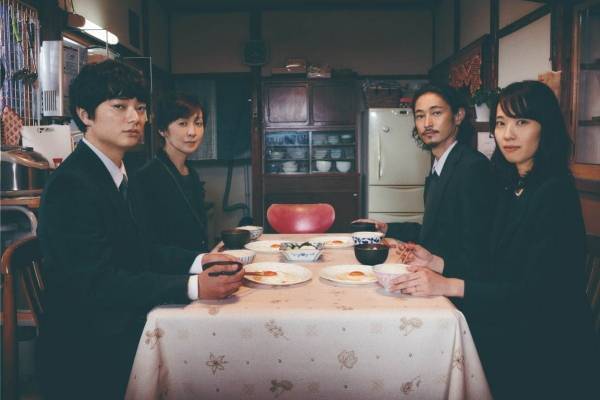 映画『最初の晩餐』⽗の遺⾔“⽬⽟焼き”から浮き彫りになる家族の時間、染谷将太×⼾⽥恵梨⾹×窪塚洋介