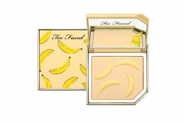 トゥー フェイスド“フルーツの香りのコスメ”、バナナのフェイス パウダー＆パイナップルのアイシャドウ