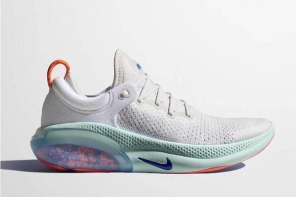 ナイキの新シューズ「ナイキ ジョイライド ラン フライニット」数千個のビーズを内蔵した最新ソール