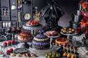 “黒尽くし”のデザートブッフェがヒルトン名古屋で、ゴシック調ドレスのケーキ＆黒いモンブランなど