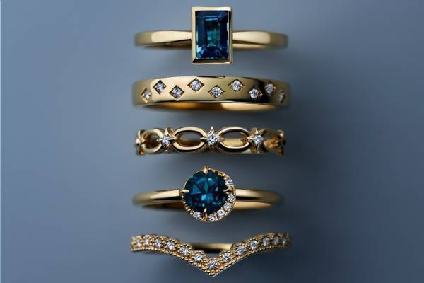 スタージュエリー、ゴールド×深みブルー&リーフ型のクラシカルリング - 秋の新作は“重ね着け”で