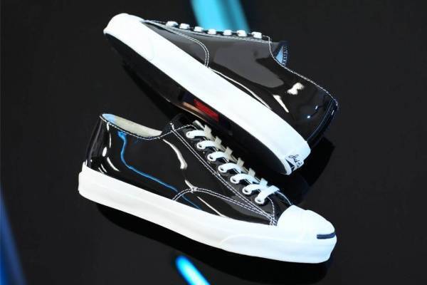 コンバースのスニーカー「ジャックパーセル」新作、レトロなエナメルレザー