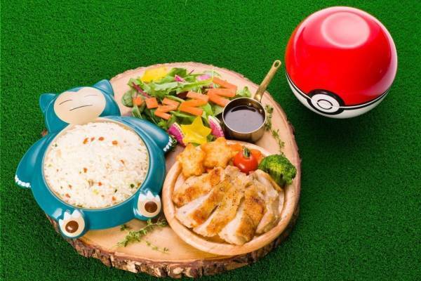 ポケモンカフェ新作「カビゴン」ピラフのランチプレートや「モンスターボール」ベリーデザート