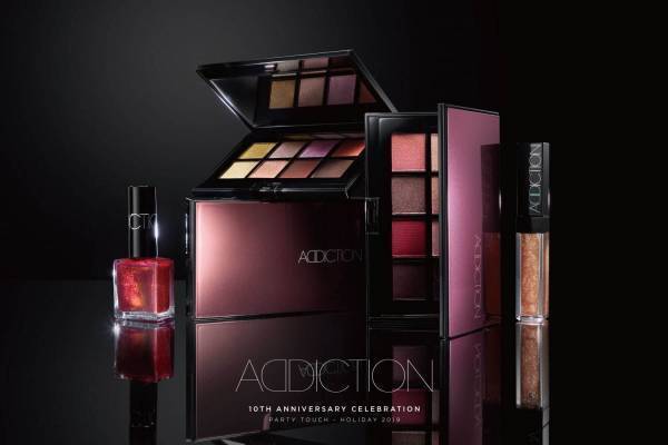 アディクション19年クリスマスコスメ、シャンパン＆チョコイメージのアイシャドウパレット