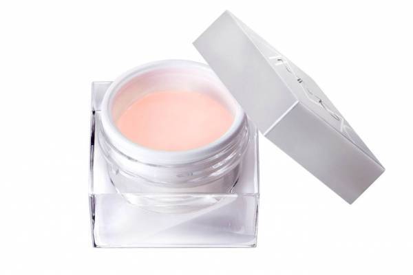 MiMC“ほんのりピンク”の美容液バーム、ロングセラーコスメ秋冬限定でローズ調の香りに