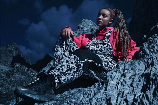 ナイキACG新作メンズ＆ウィメンズウェア、“岩の形”プリントのオーバーオールやシューズなど