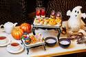 「ハロウィンアフタヌーンティー」ザ ストリングス 表参道で、お墓のムース＆ミイラのボンボンショコラ