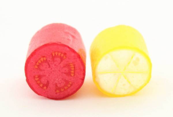 パパブブレ初の野菜フレーバー「塩トマト」が塩キャンディに、断面を描いた“塩レモン”も