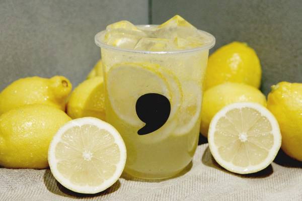 コンマティー生絞りレモンのレモネード、はちみつ漬け「ハニータピオカ」トッピングも