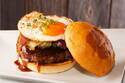 LA発「ウマミバーガー」大阪新阪急ホテルに関西エリア1号店、スパイシーな限定バーガーも