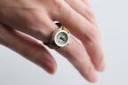 指輪感覚で着ける“指時計”「モコ」の新作、アンティーク調ダイヤル×革ストラップ、メタルタイプも