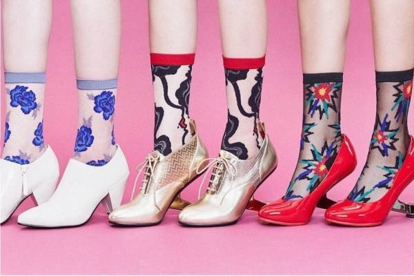 キワンダ×ユナイテッド ヌードのコラボソックス、“横顔”モチーフやカラフルな“UN”ロゴ