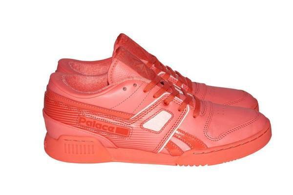 パレス スケートボード×リーボック、レザー仕立て＆ダブルネーム入り「ワークアウト」シューズ