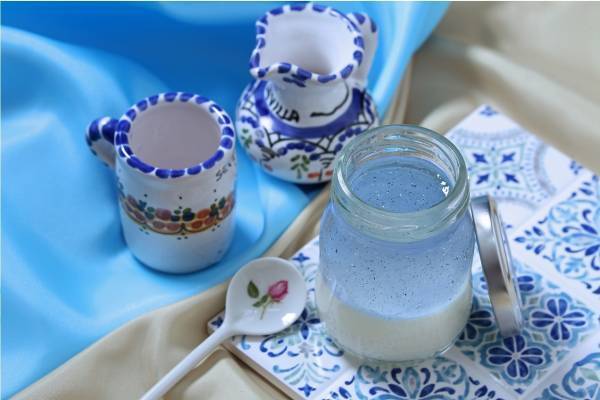 “雪国”イメージの銀箔舞うプリンが飛騨高山「高山プリン亭」で、宮川朝市にも登場