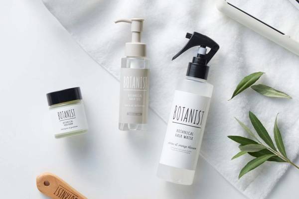 ボタニストの新作ヘアケア、“ツヤ髪”叶えるブランド初のヘアスタイリング剤＆濃密ヘアオイルなど