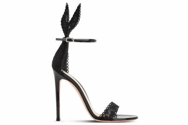 ジャンヴィト ロッシ“仮面舞踏会”着想のシューズ＆ブーツ、バニーモチーフのストラップサンダルなど