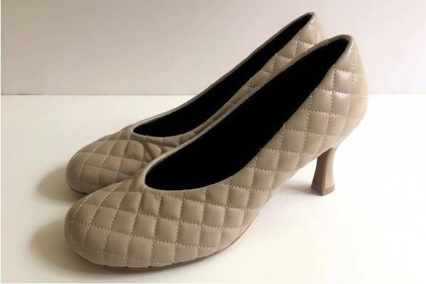 チェンバー19秋冬パンプス＆ブーツ、スタッズ付きバレエシューズやレースアップショートブーツ