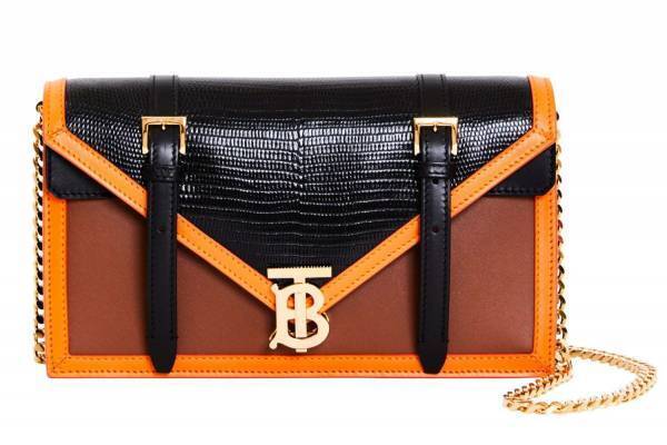 バーバリー 19秋冬の新作に“真っ赤な”「ローラ」バッグや裾広がりヒールのパンプス