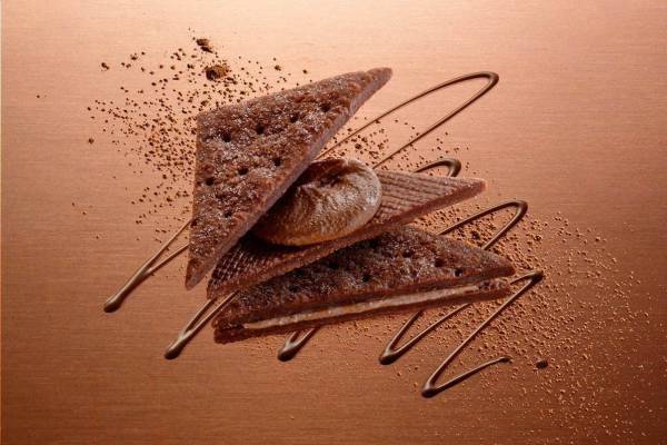 「アンリ・シャルパンティエ 京都御所南チョコレート研究所」誕生、新食感の八ッ橋ショコラサンド