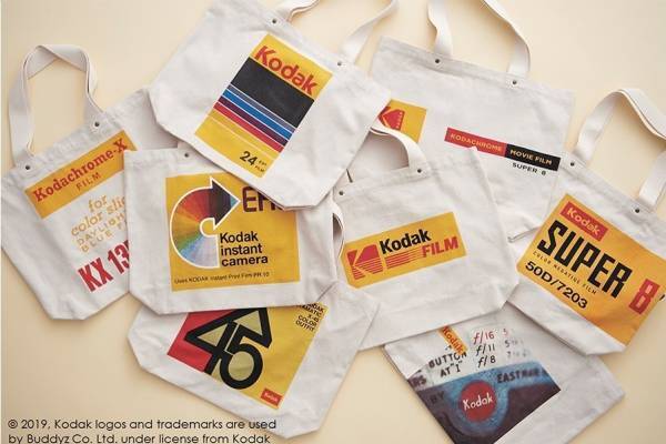 ニコアンド×写真用品コダック、フィルムデザインをプリントしたトートバッグ